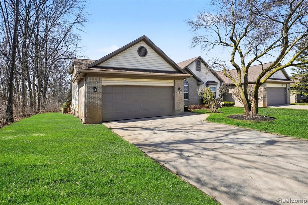 201 Whispering Hill, Commerce Twp, MI 48390 — Photo 4