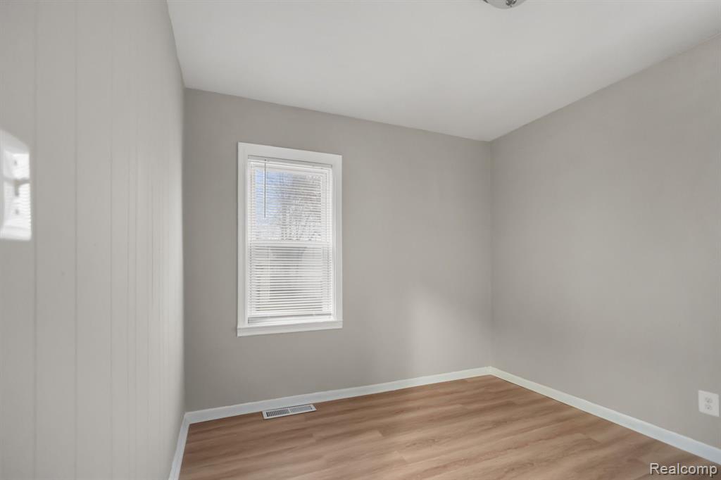 8499 MEADOW Avenue, Warren, MI 48089 — Photo 18