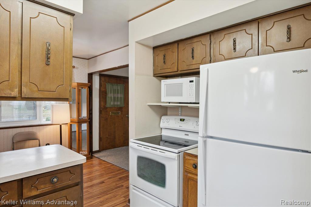 4942 HARDING Street, Dearborn Heights, MI 48125 — Photo 12
