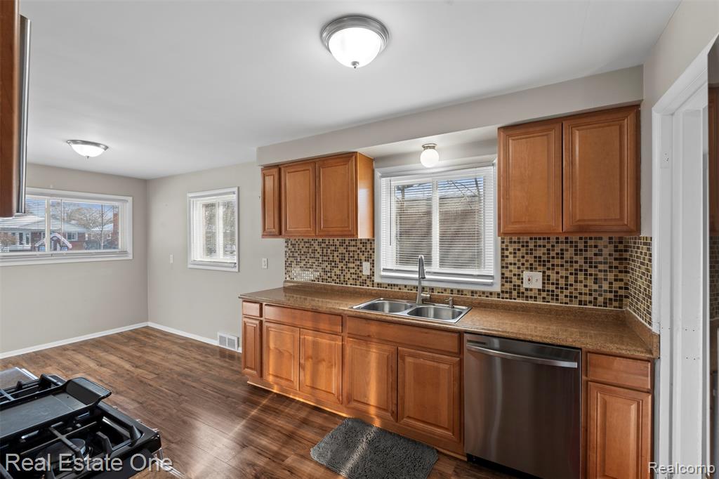 4114 Lincoln Boulevard, Dearborn Heights, MI 48125 — Photo 13
