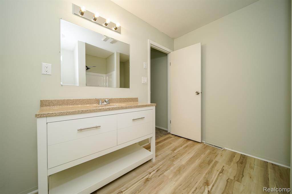 4865 Huston Drive, Lake Orion, MI — Photo 49