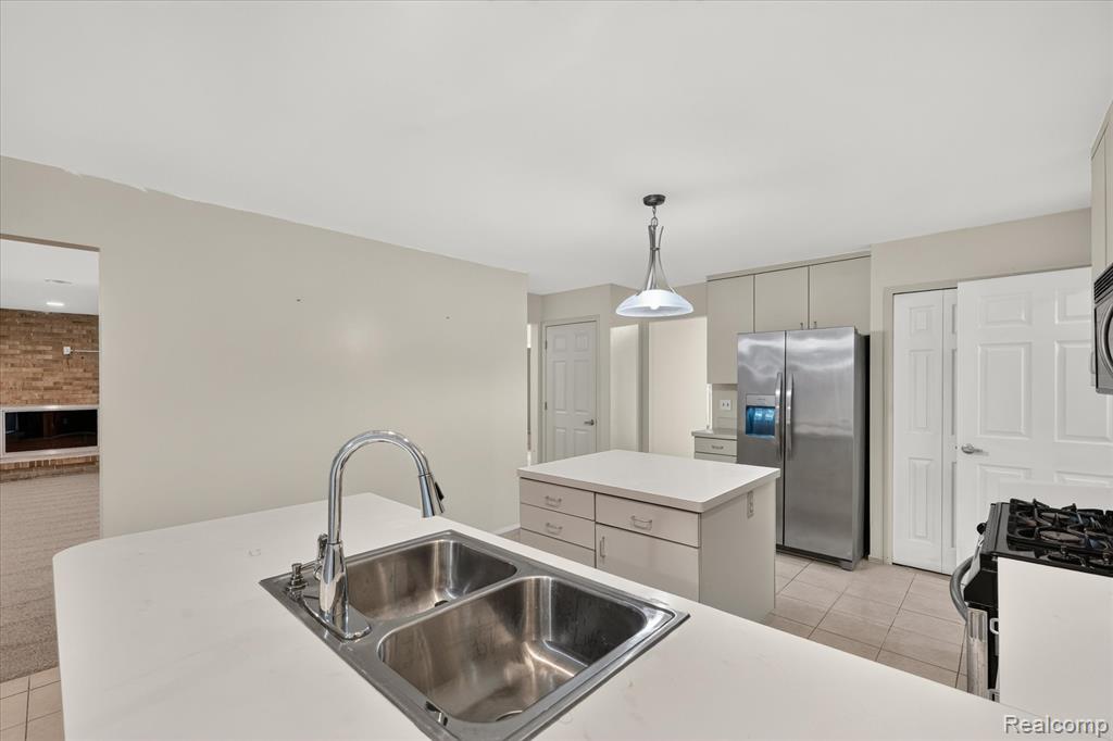 6153 Pickwood Drive, West Bloomfield, MI — Photo 12
