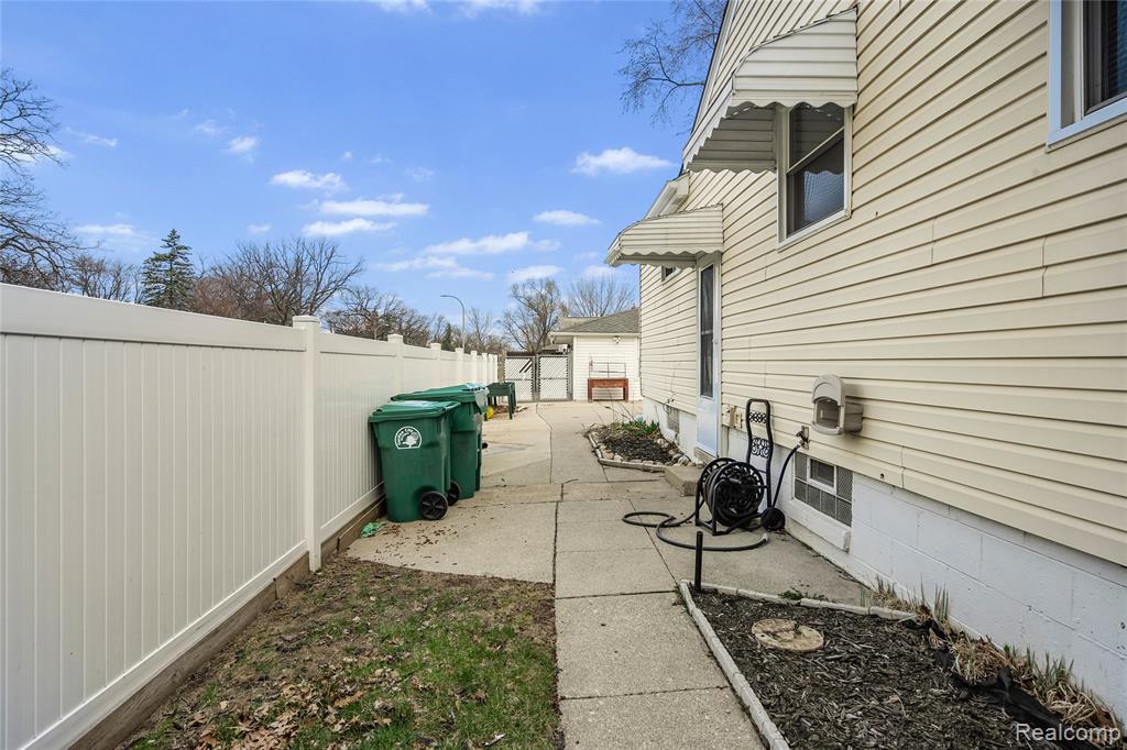 31344 Rosslyn Avenue, Garden City, MI — Photo 22