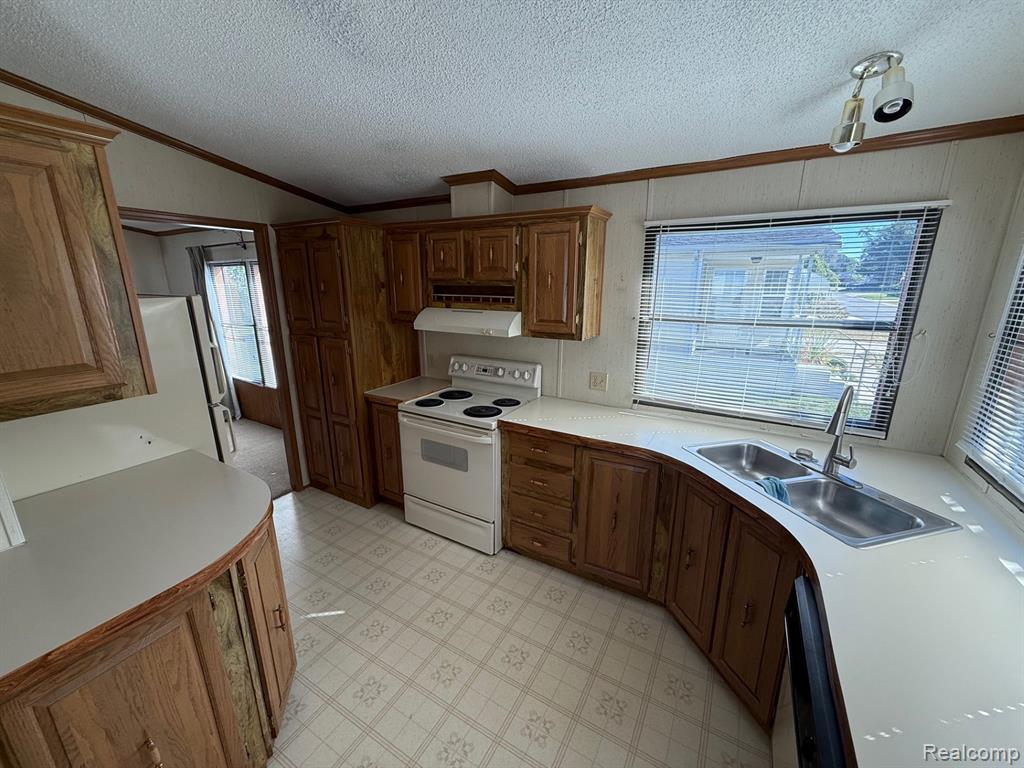 3028 E Bay Drive, Fenton, MI 48430 — Photo 2