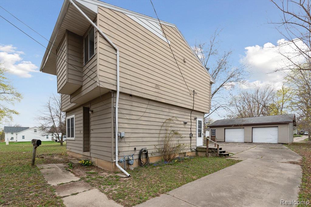 811 HOWELL Avenue, Adrian, MI 49221 — Photo 32