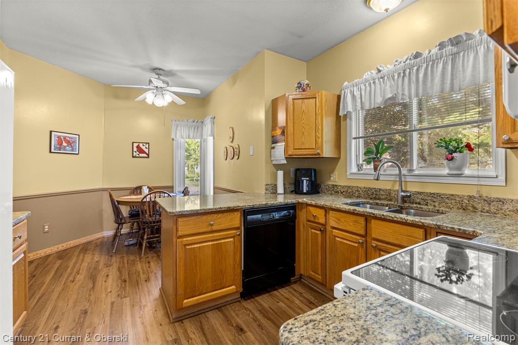 698 Ravencrest Lane, Westland, MI — Photo 11