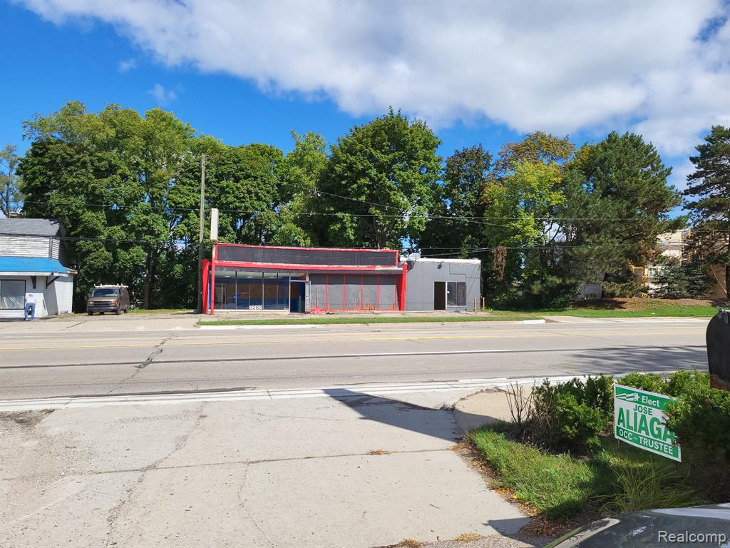 3282 Dixie Highway, Waterford, MI 48328