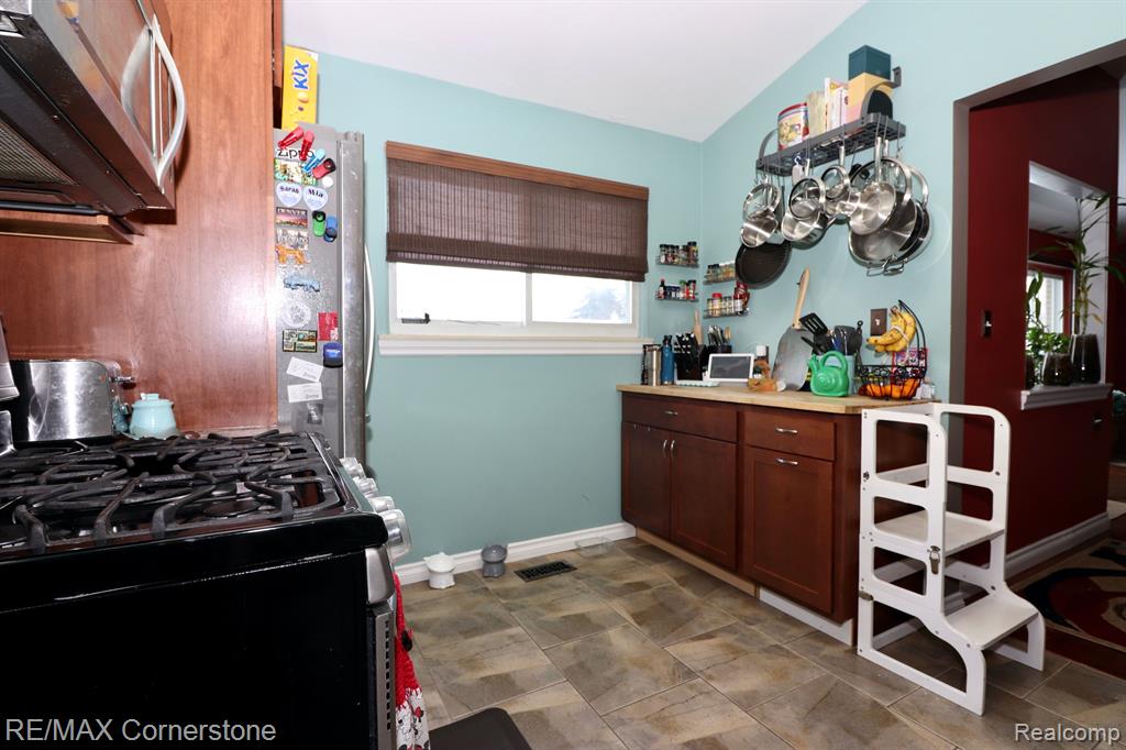692 EASLEY Drive, Westland, MI 48186 — Photo 9