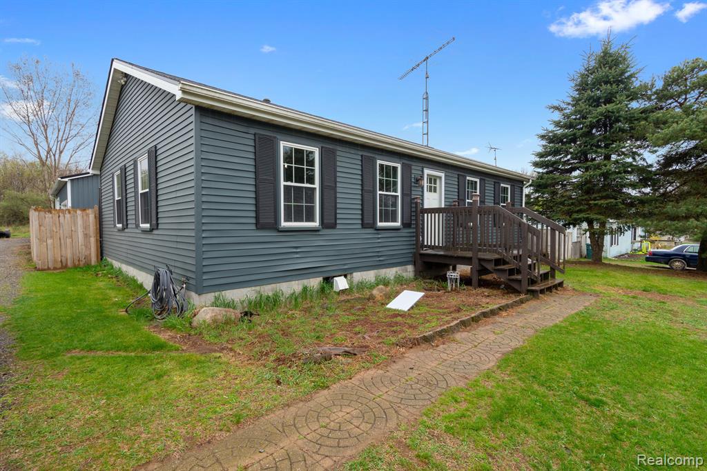 5606 KLAM Road, Columbiaville, MI 48421 — Photo 2