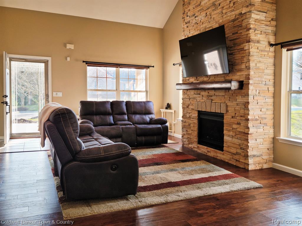 2550 Signature Circle, Pinckney, MI 48169 — Photo 2