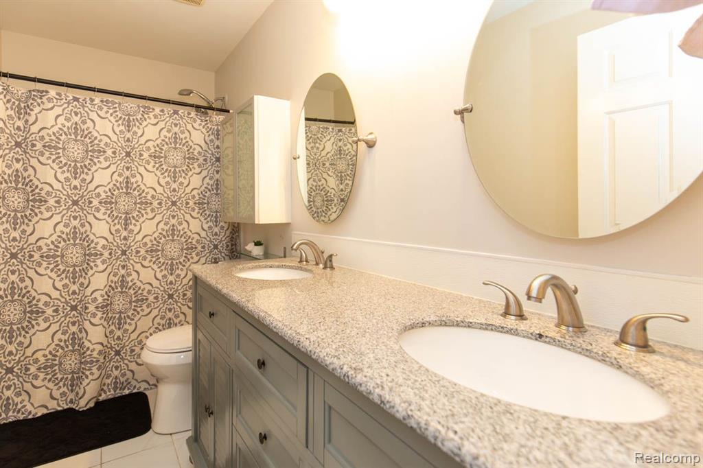 581 CHERRY ORCHARD Road, Canton, MI 48188 — Photo 31