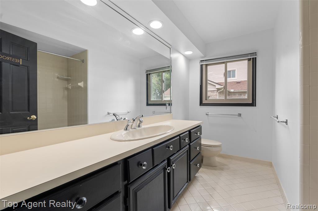 40363 Denbigh Drive, Sterling Heights, MI 48310 — Photo 16