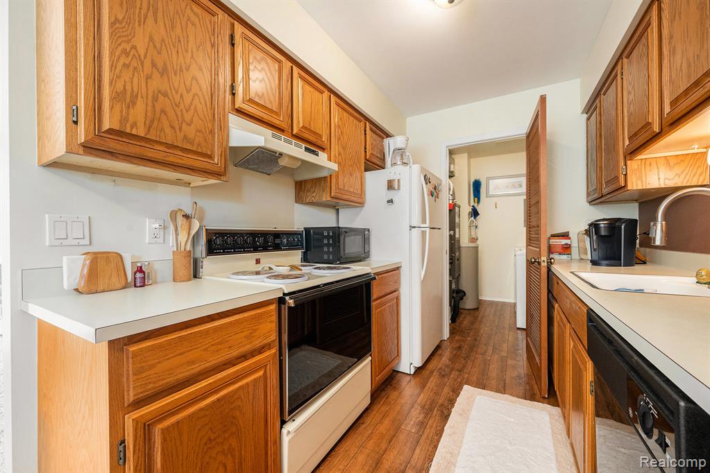 7668 Woodview Drive, Waterford, MI 48327 — Photo 7