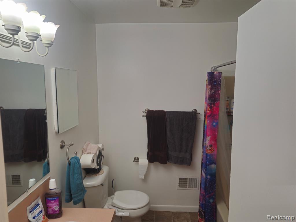 1353 E Decamp Street, Burton, MI 48529 — Photo 16