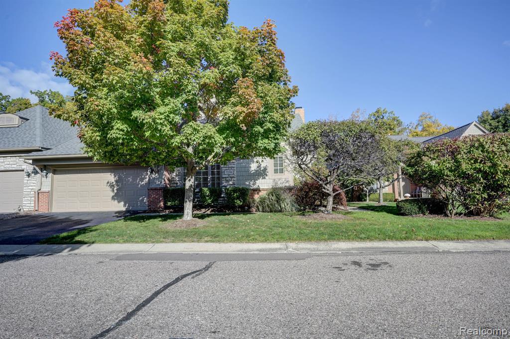 7258 CRACKLING CREEK Circle, West Bloomfield, MI — Photo 3
