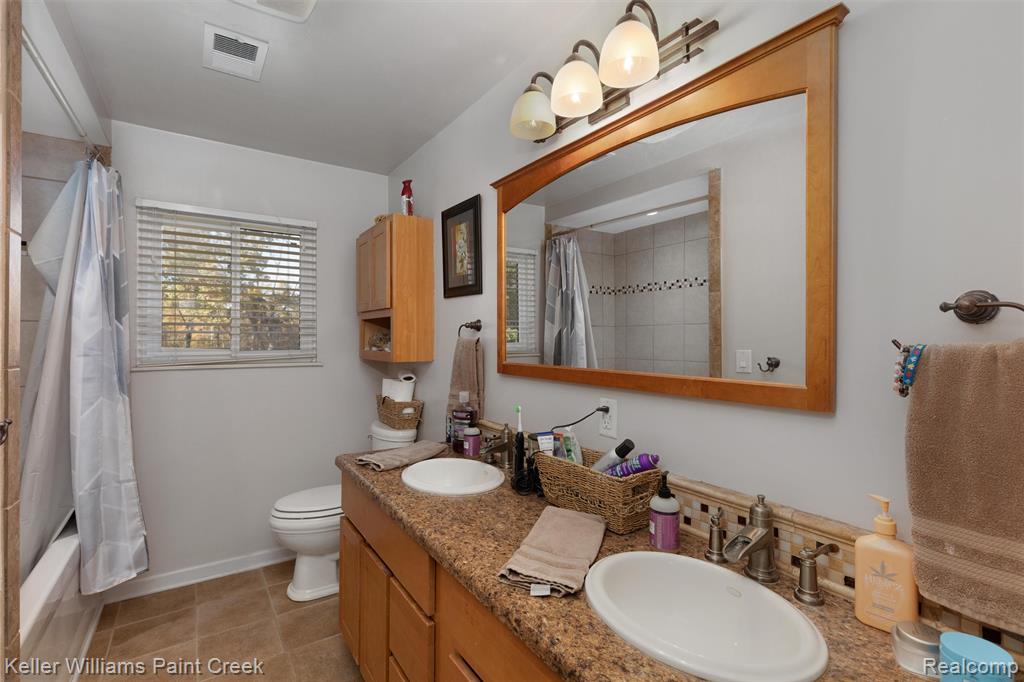 420 Dons Court, Ortonville, MI 48462 — Photo 13