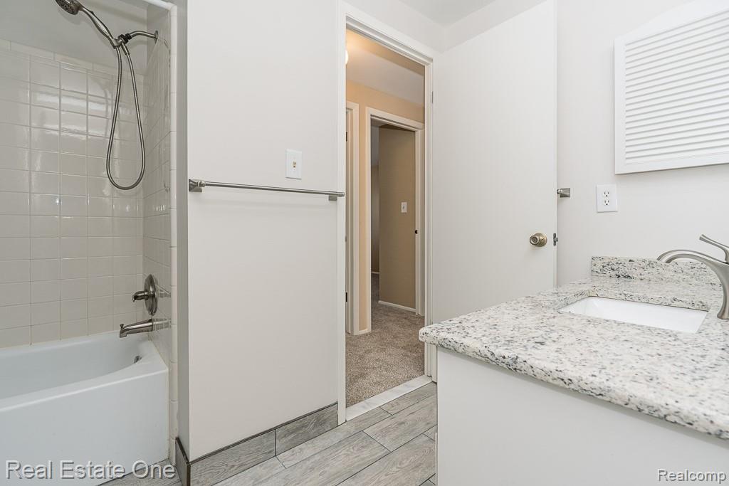 5075 Buckingham Drive, Troy, MI 48098 — Photo 24