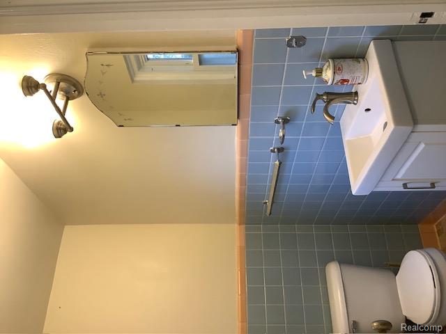 732 Harcourt Road, Grosse Pointe Park, MI 48230 — Photo 12