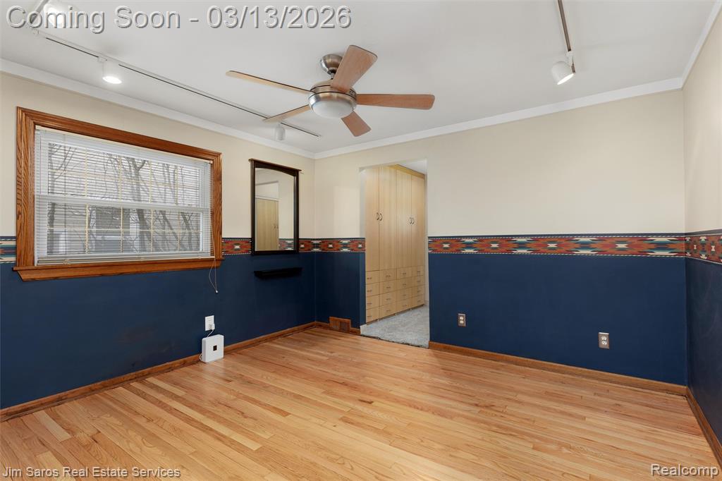2204 Roslyn Road, Grosse Pointe Woods, MI 48236 — Photo 11