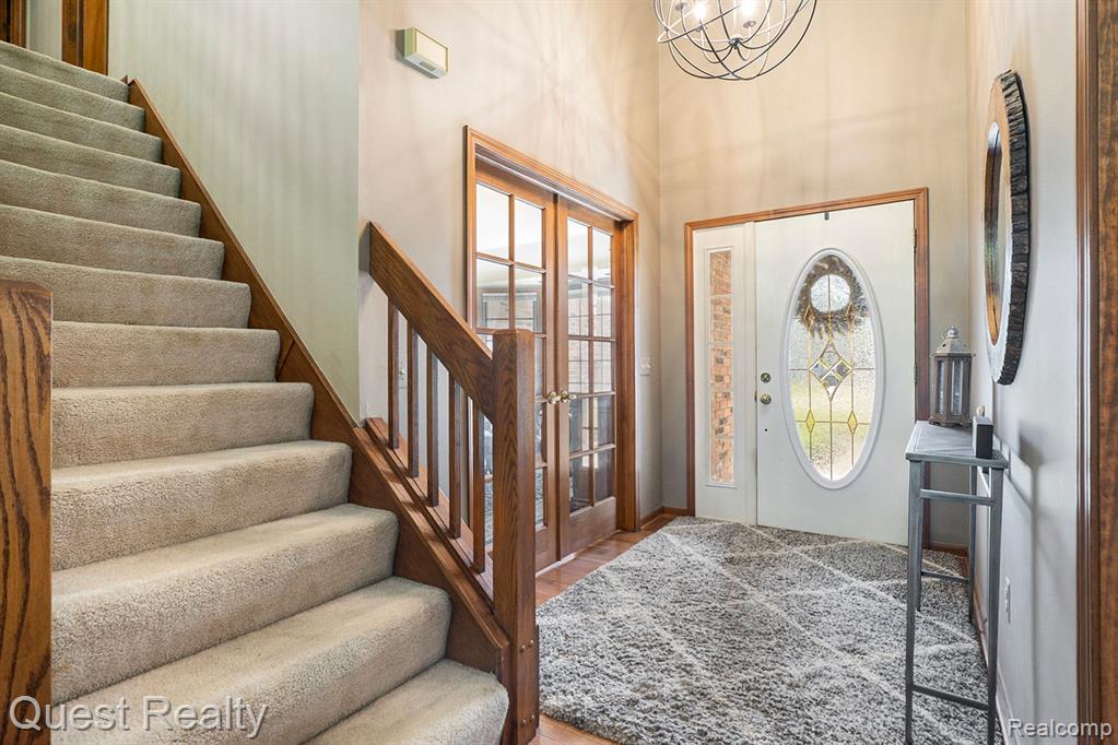 5780 GARNET Circle, Clarkston, MI 48348 — Photo 5