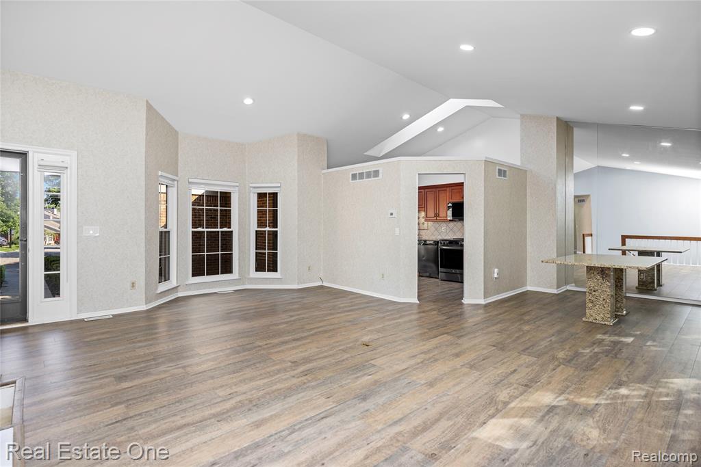 7332 Meadowridge Circle, West Bloomfield, MI — Photo 7
