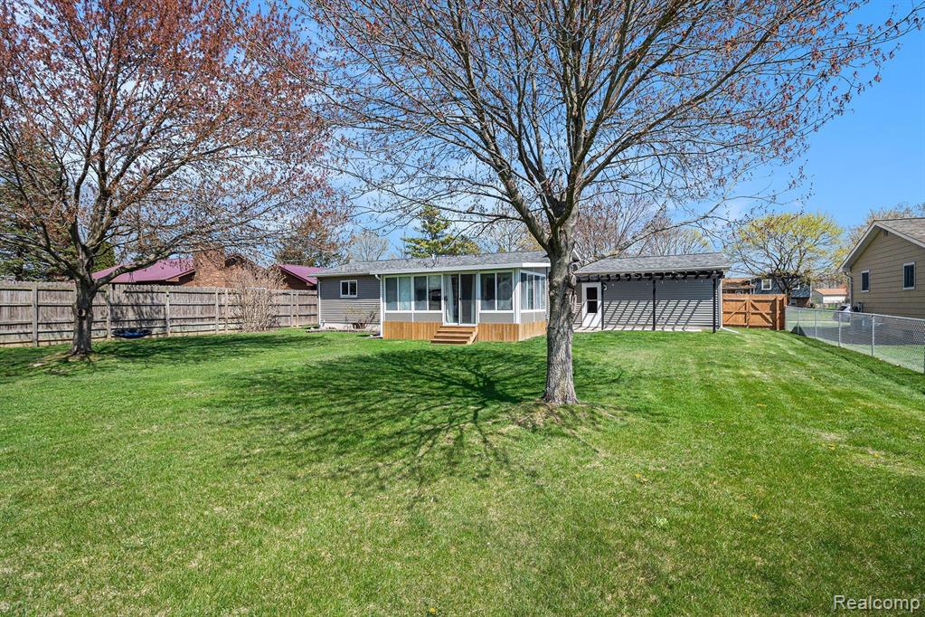 6160 KING ARTHUR Drive, Swartz Creek, MI 48473 — Photo 17