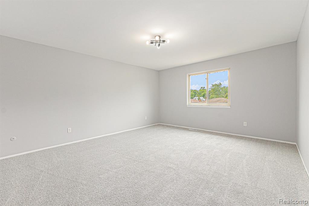 4325 Fox Hill Drive, Sterling Heights, MI 48310 — Photo 17