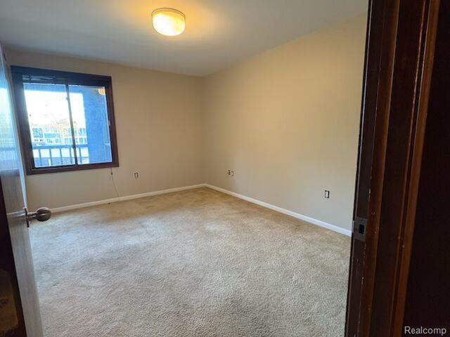 2465 Riverside Drive, 212, Trenton, MI 48183 — Photo 12