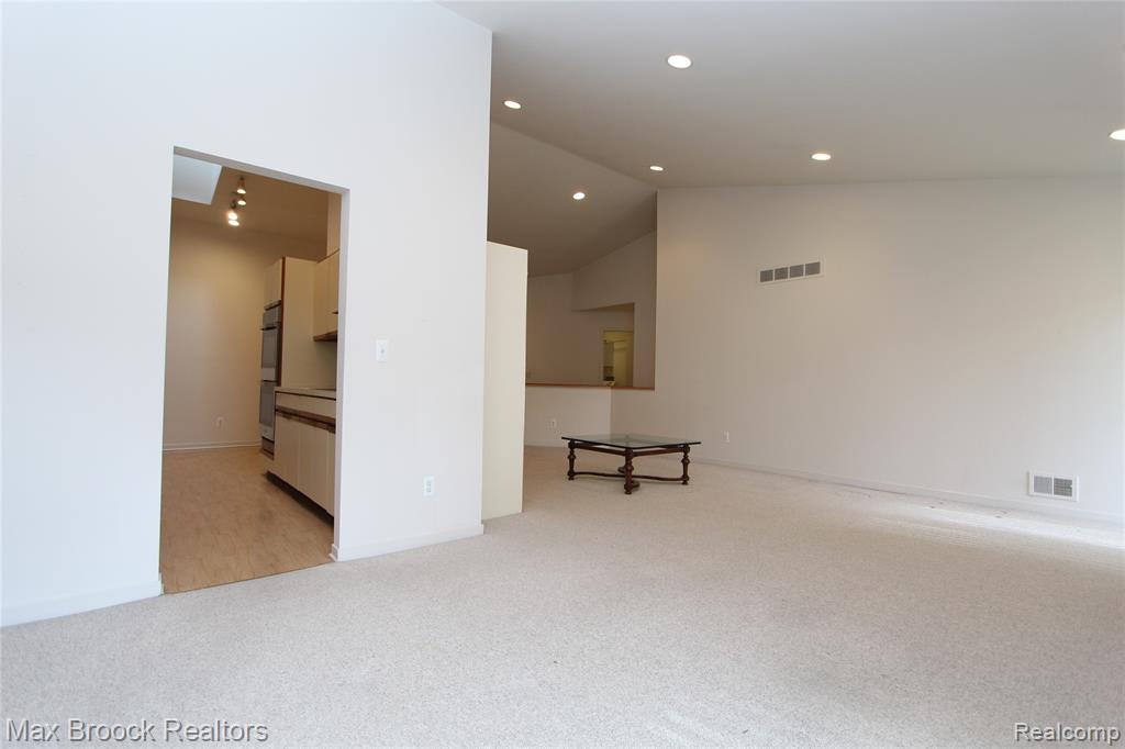 4029 Foxpointe Drive, West Bloomfield, MI 48323 — Photo 11
