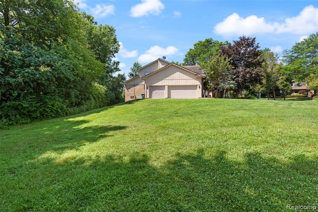 6890 Duchess Court, Troy, MI 48098 — Photo 61