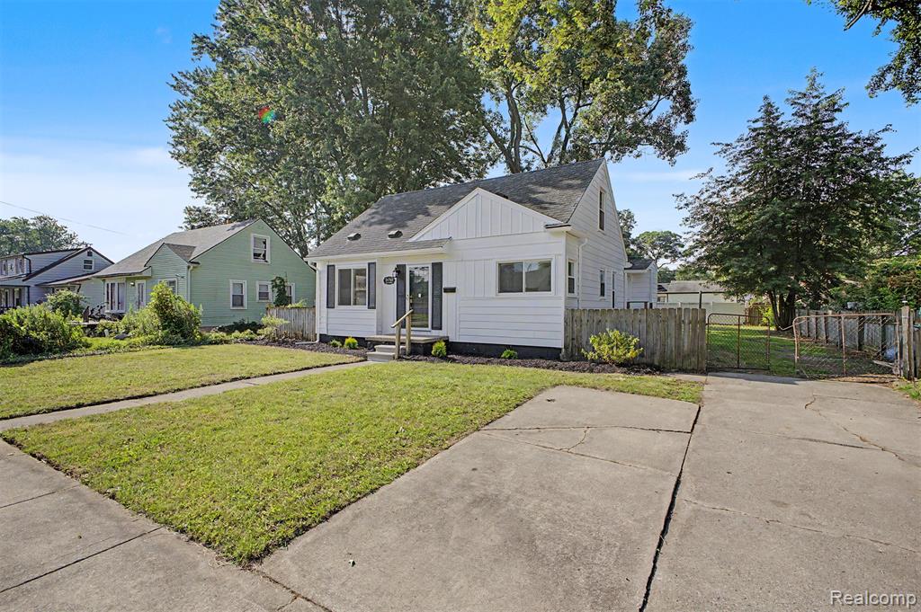 31765 Brown Street, Garden City, MI