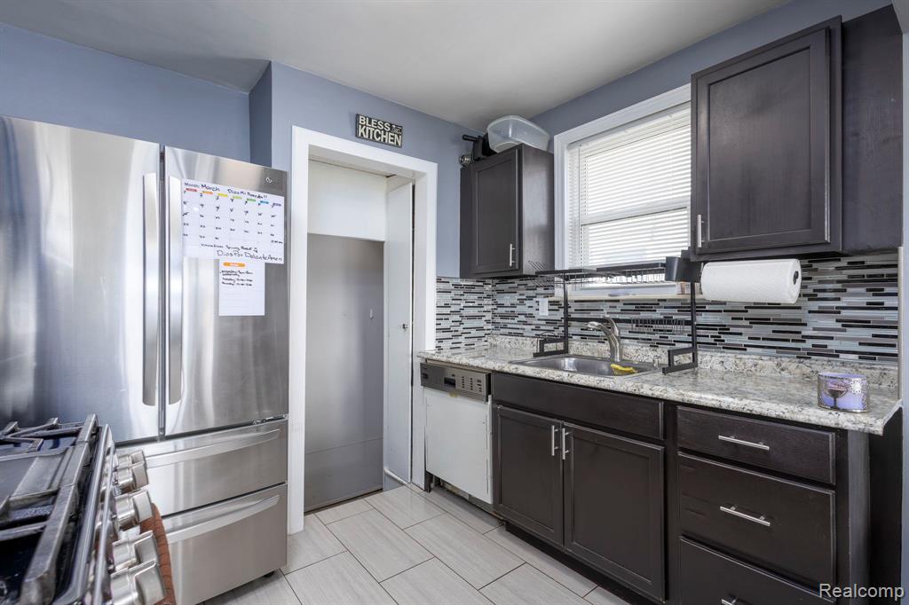 2374 Detroit Avenue, Lincoln Park, MI 48146 — Photo 4