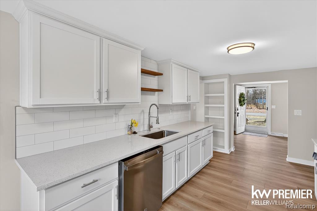 5658 Crescent Road, Waterford, MI 48327 — Photo 7