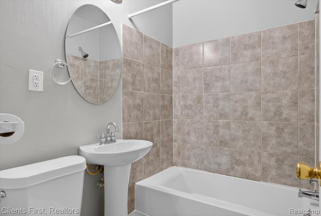 845 Orange Street, Wyandotte, MI 48192 — Photo 18