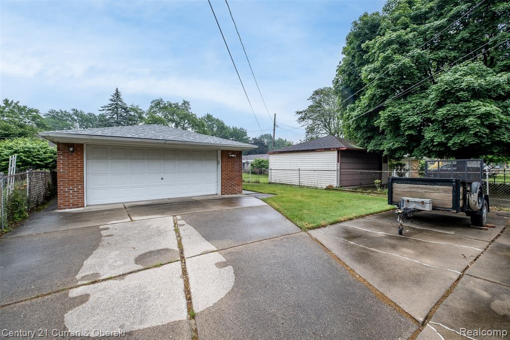 6216 Kinmore Street, Dearborn Heights, MI 48127 — Photo 33