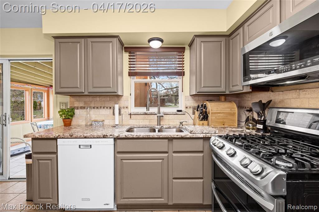 27916 Walker Avenue, Warren, MI 48092 — Photo 9