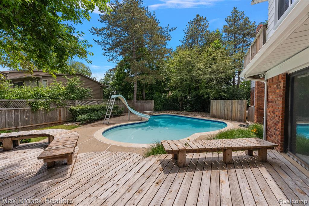 4525 Valleyview Drive, West Bloomfield, MI 48323 — Photo 32