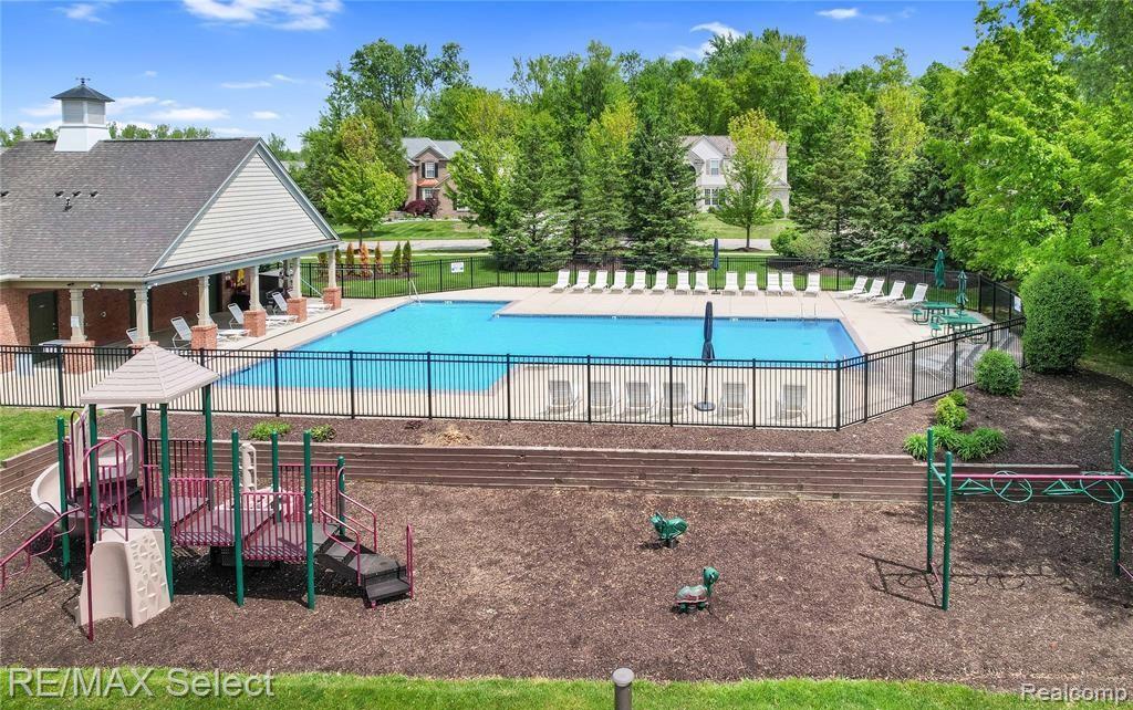 6363 Amber Lane, Grand Blanc, MI 48439 — Photo 13