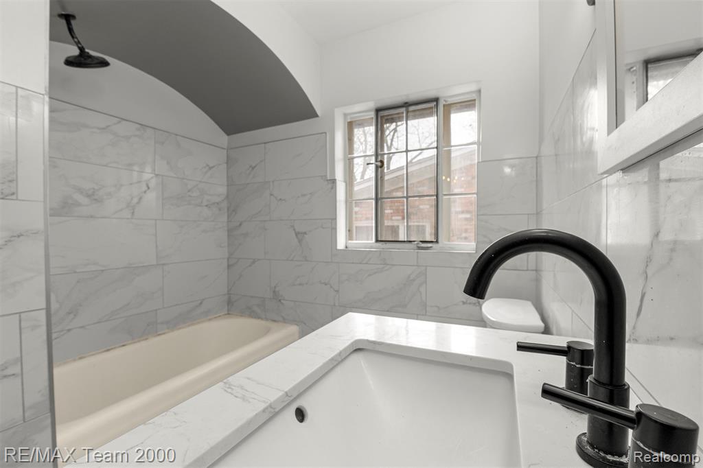 18285 Birchcrest Drive, Detroit, MI 48221 — Photo 30