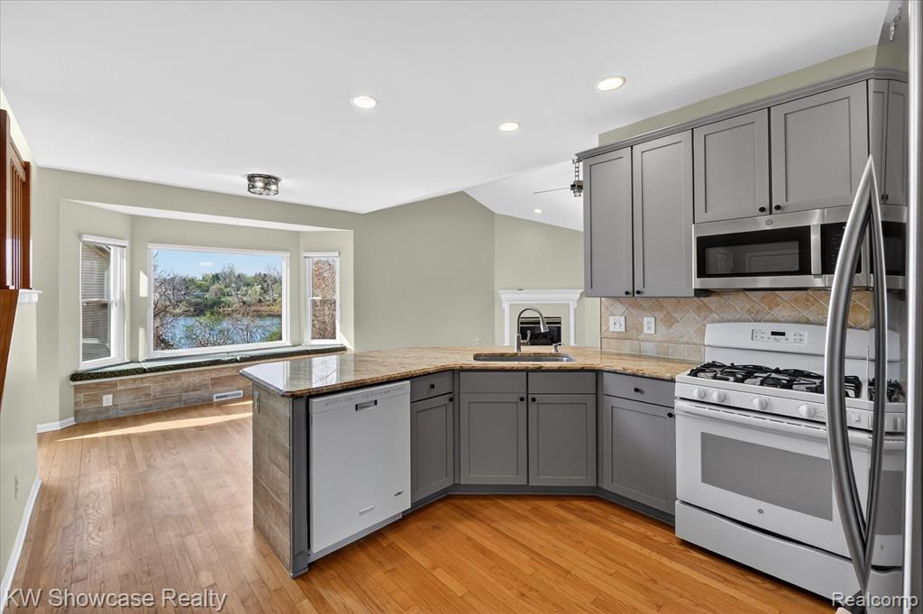 707 Pointe Court, Milford, MI 48381 — Photo 11