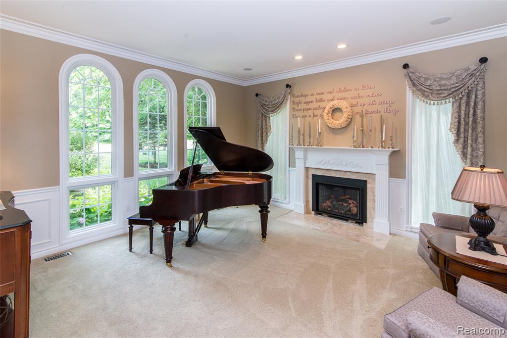 3166 W Beach Lake Drive, Milford, MI, 48380