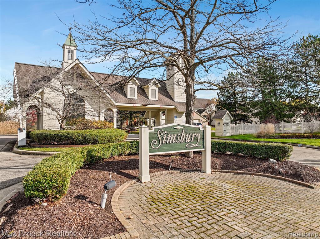 7248 SIMSBURY Drive, West Bloomfield, MI — front exterior