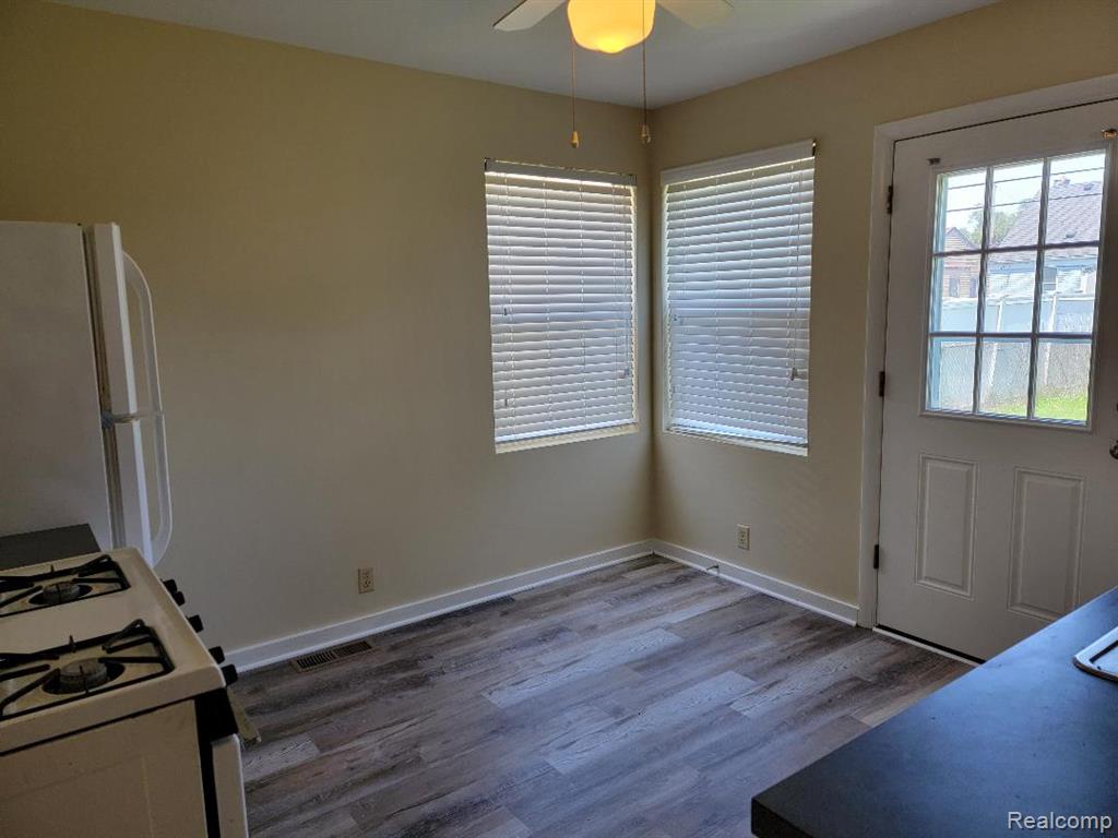 87 E DALLAS Avenue, Madison Heights, MI 48071 — Photo 4
