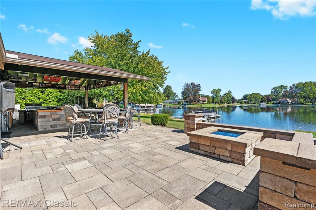 4806 Surfwood Drive, Commerce Twp, MI 48382 — Photo 10