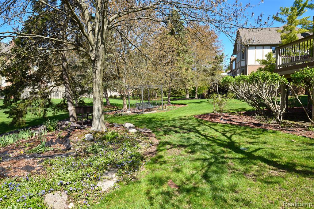 5687 GREENHILL Drive, Troy, MI 48098 — Photo 46