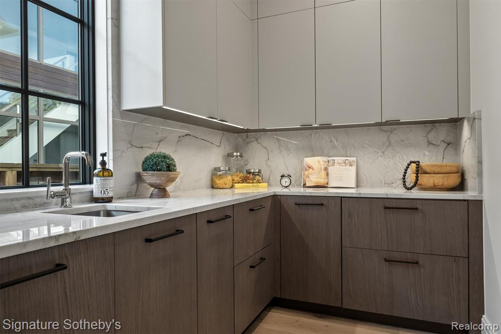 395 GREENWOOD Street, Birmingham, MI 48009 — Photo 11