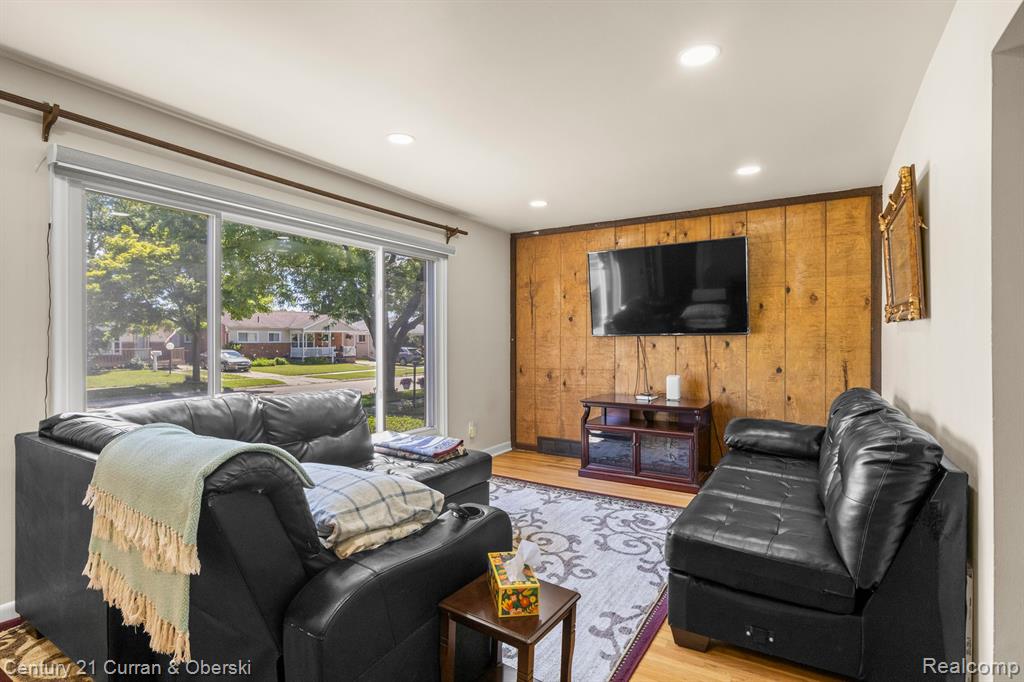 589 HELEN Street, Garden City, MI — Photo 5