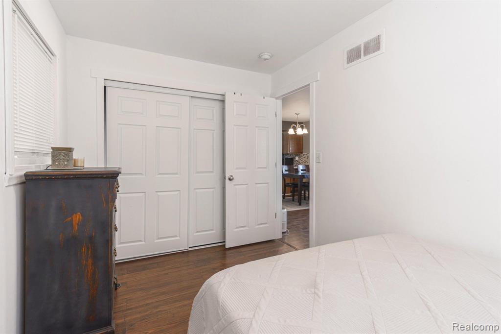 5404 SARVIS Avenue, Waterford, MI 48327 — Photo 16