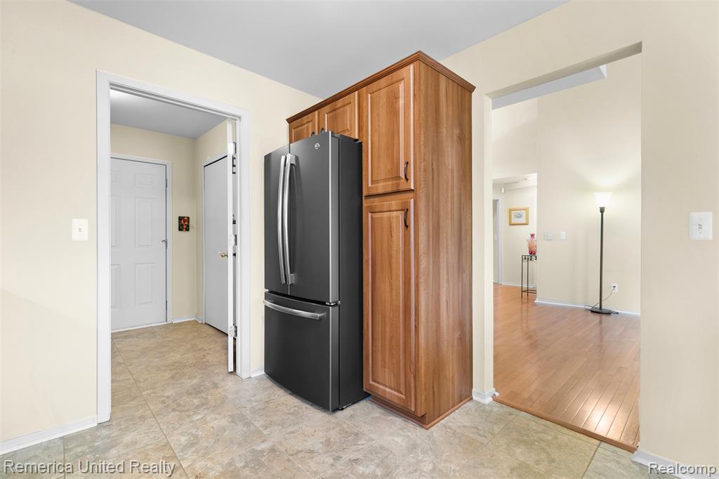 450 Berry Lake Drive, Commerce Twp, MI 48390 — Photo 12