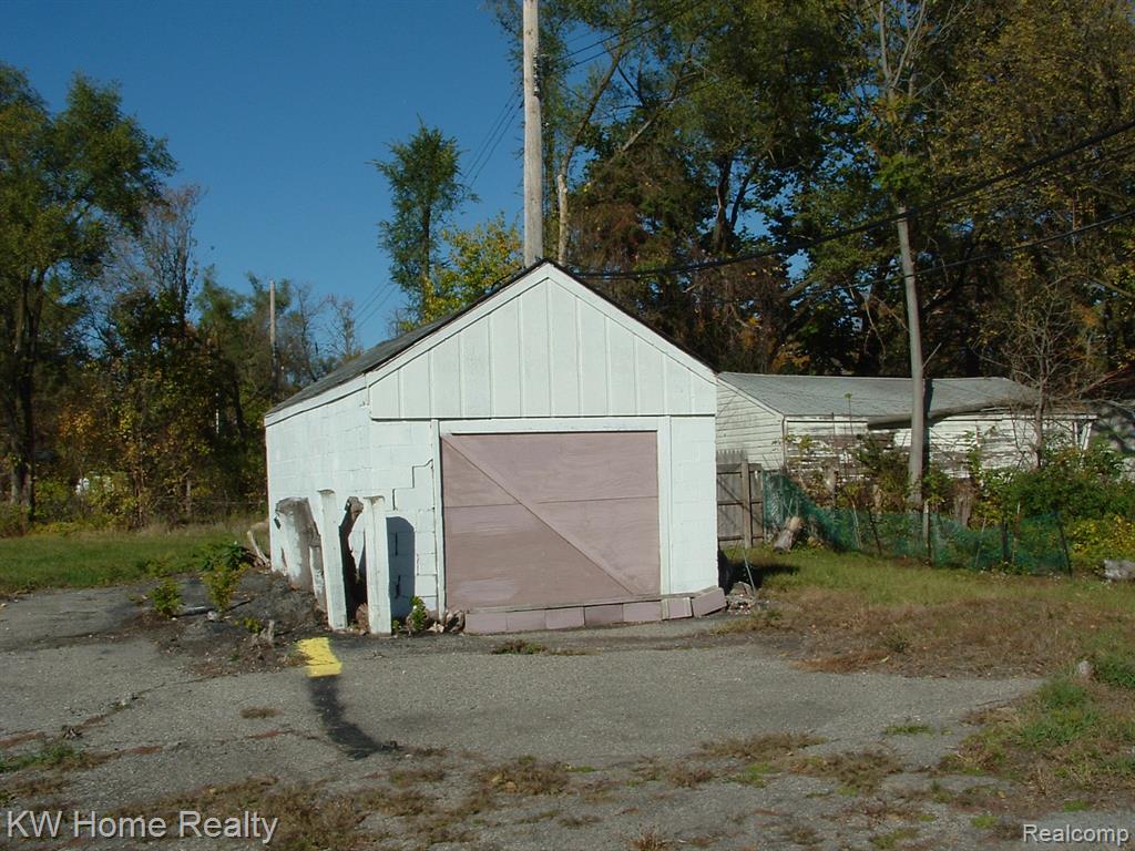20650 Fenkell Avenue - Photo 3